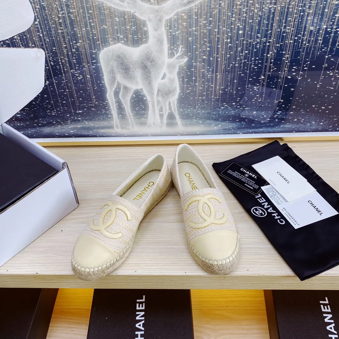 👟👟Ex-factory price 440👟👟 24s new color Chanel ✈️2023s spring and summer new fisherman shoes 😍😍Taikoo Hui purchased three pairs of original development 🐂🐂with purchasing white double-layer outer packaging 🤩Original one-to-one shipment ❗️❗️Code number: 34-42 (34 41 42 customized)
